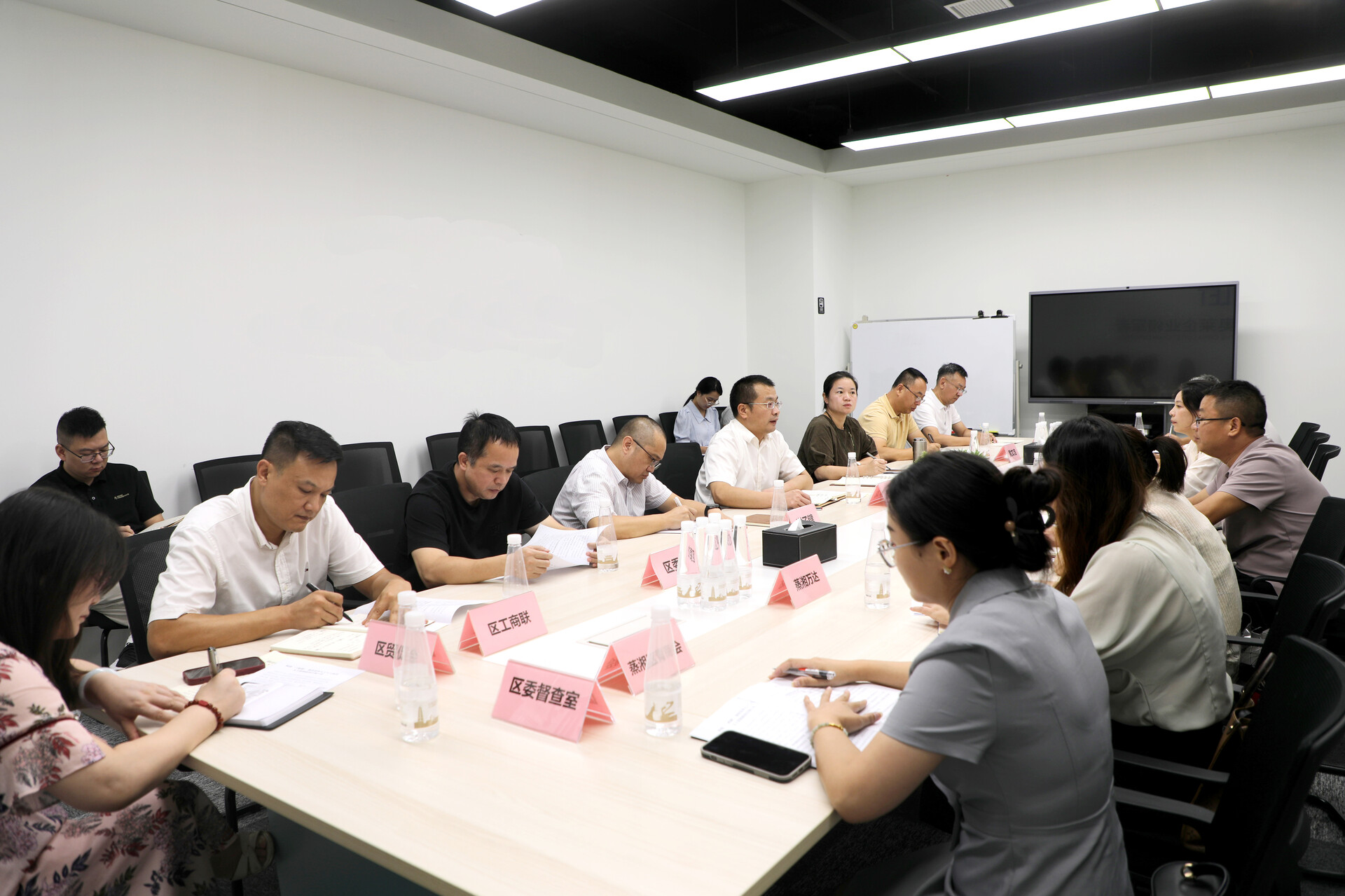 抓实思想政治引领  畅通政企互动